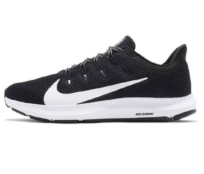 Черно-белые беговые кроссовки Nike Quest 2