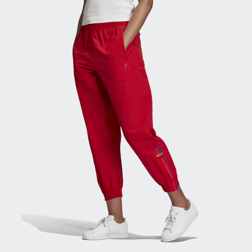 Красные свободные брюки Adidas для прогулок
