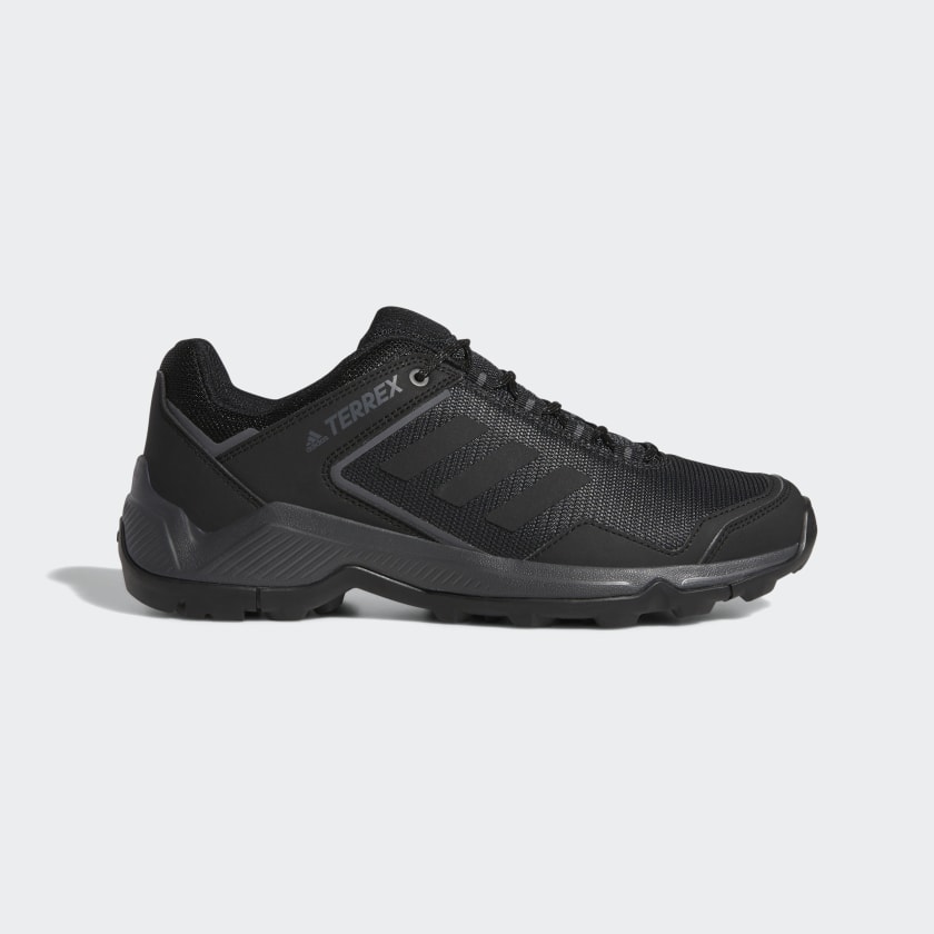 Черные кроссовки Adidas для тренинга